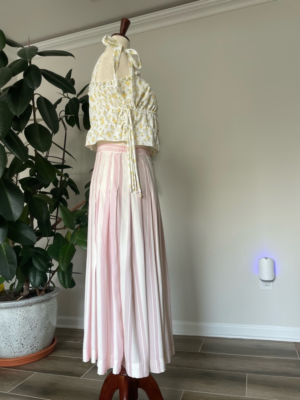 Striped Pink and Cream Button-Front Skirt, 100% silk and a  top, new with tags. - Picture 11 of 16
